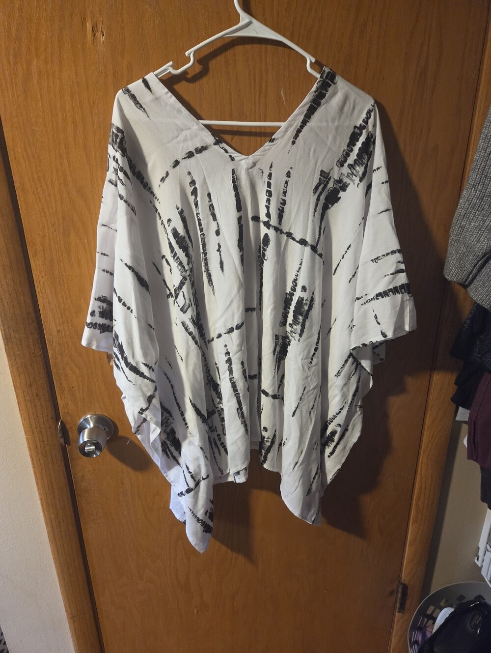 Women's White V-Neck Abstract Print Poncho Tunic